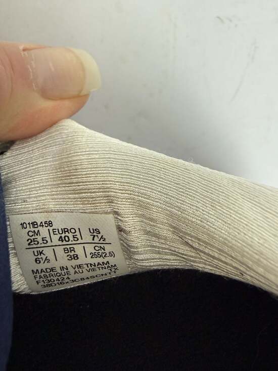 ASICS Novablast 3 White Deep Ocean Running Shoes 1011B458 - Picture 8 of 9